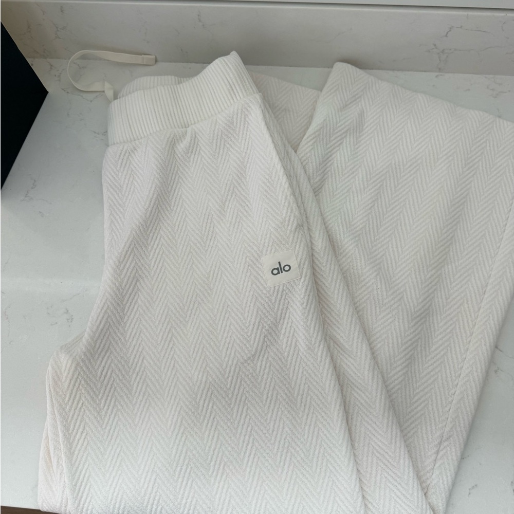 ALO Yoga Women’s White Pants